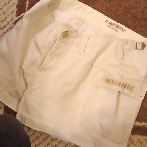 Women's Abercrombie and Fitch cargos. Size 8! Like new! No stains! - Picture 3 of 4